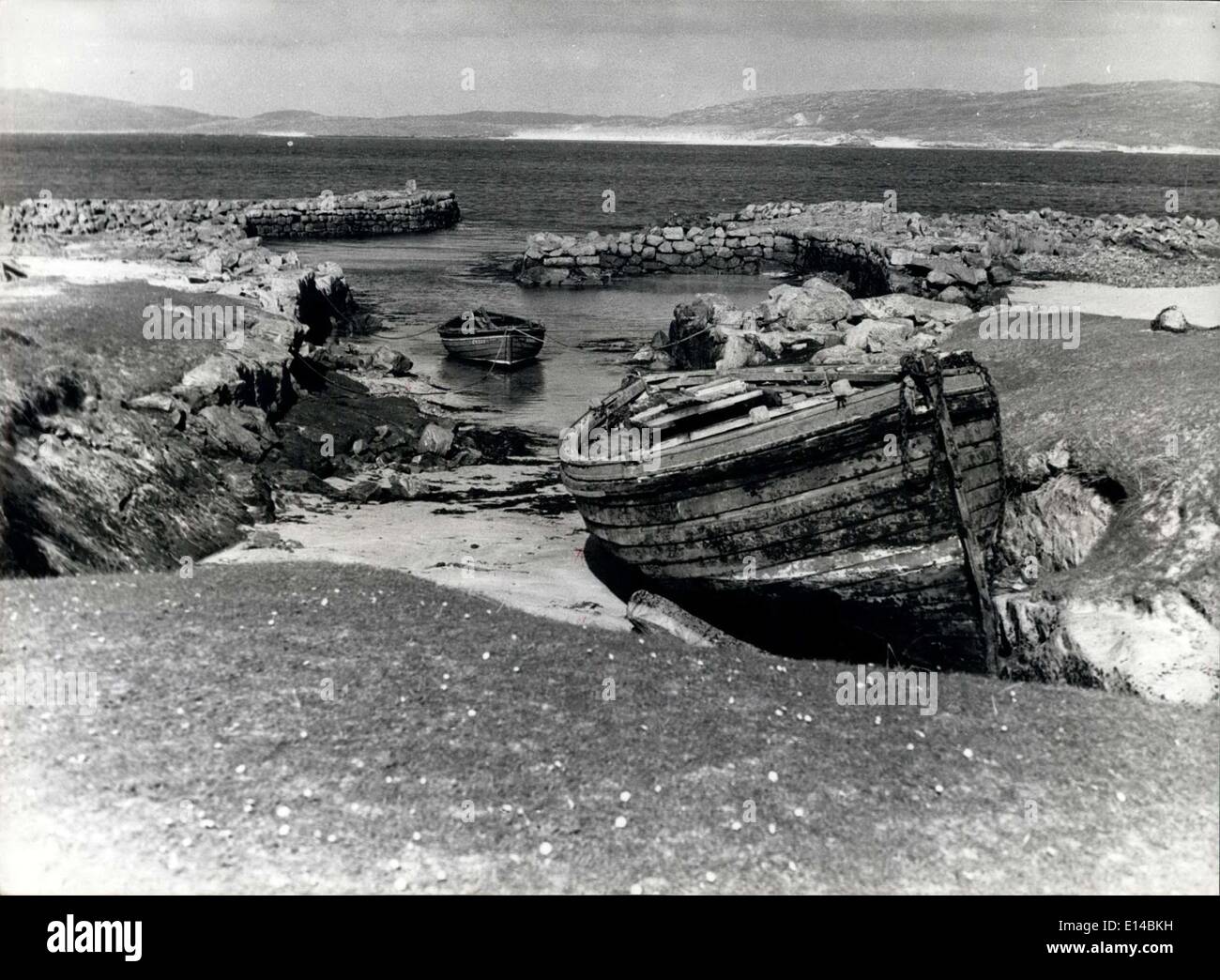 17. April 2012 - ist Stark und schön diese Szene am Eoligarry Steg, North Bay. Es war einst ein beliebtes Fischerhafen. Stockfoto