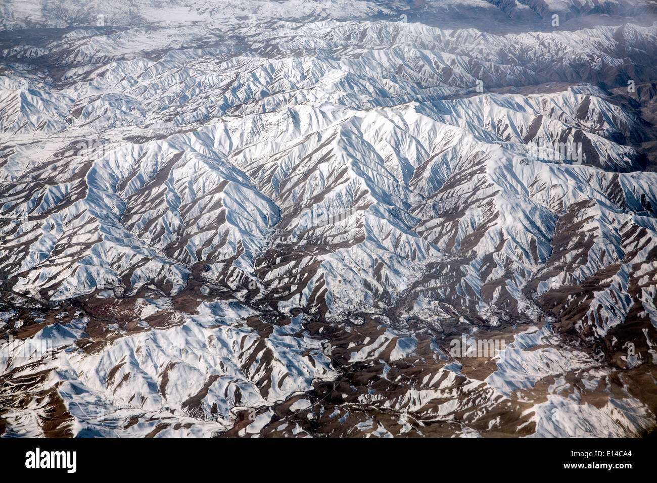 Vereinigte Arabische Emirate, Dubai, Blick auf Schnee bedeckt Berge des