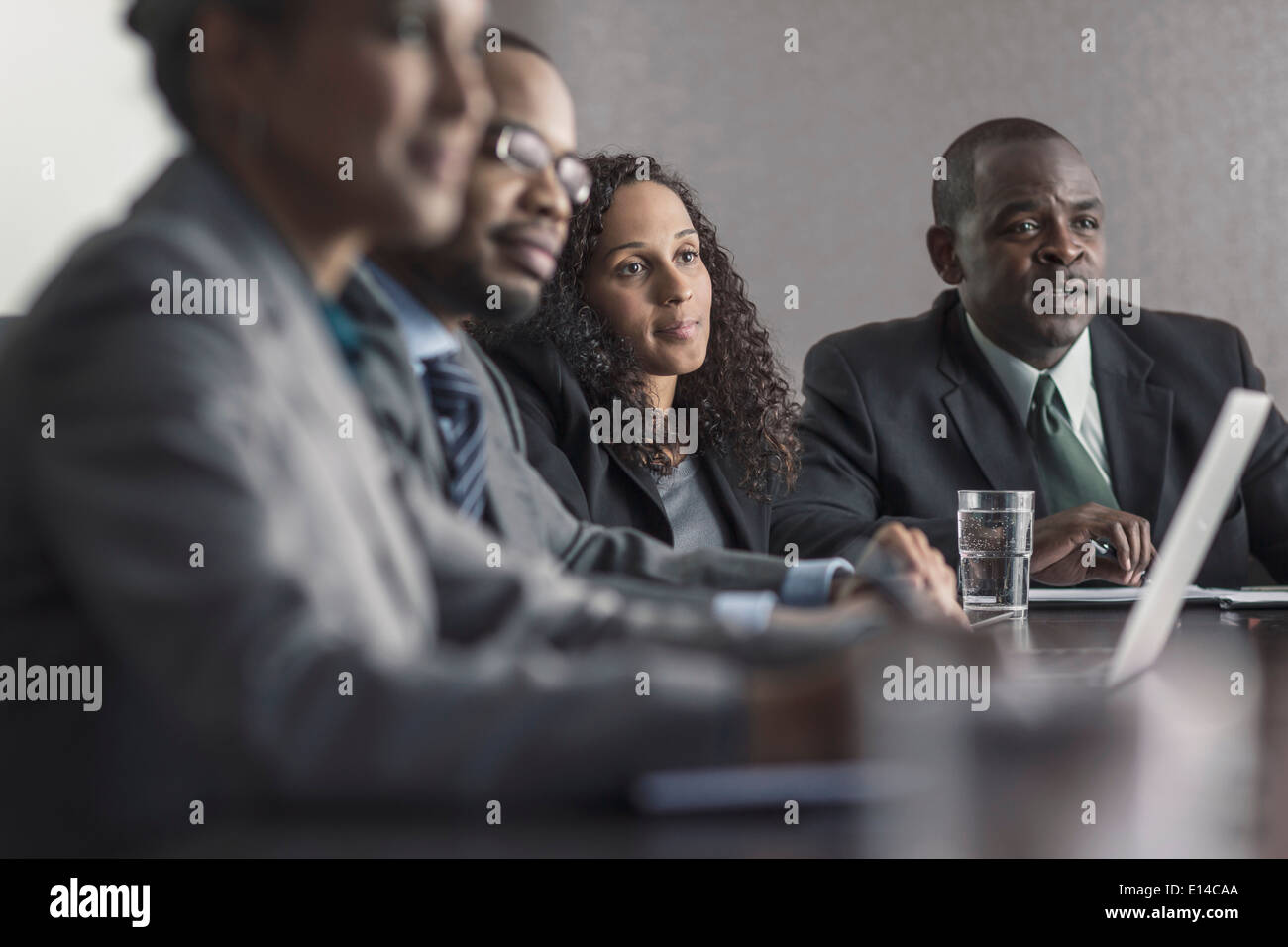 Business-Leute reden in treffen Stockfoto