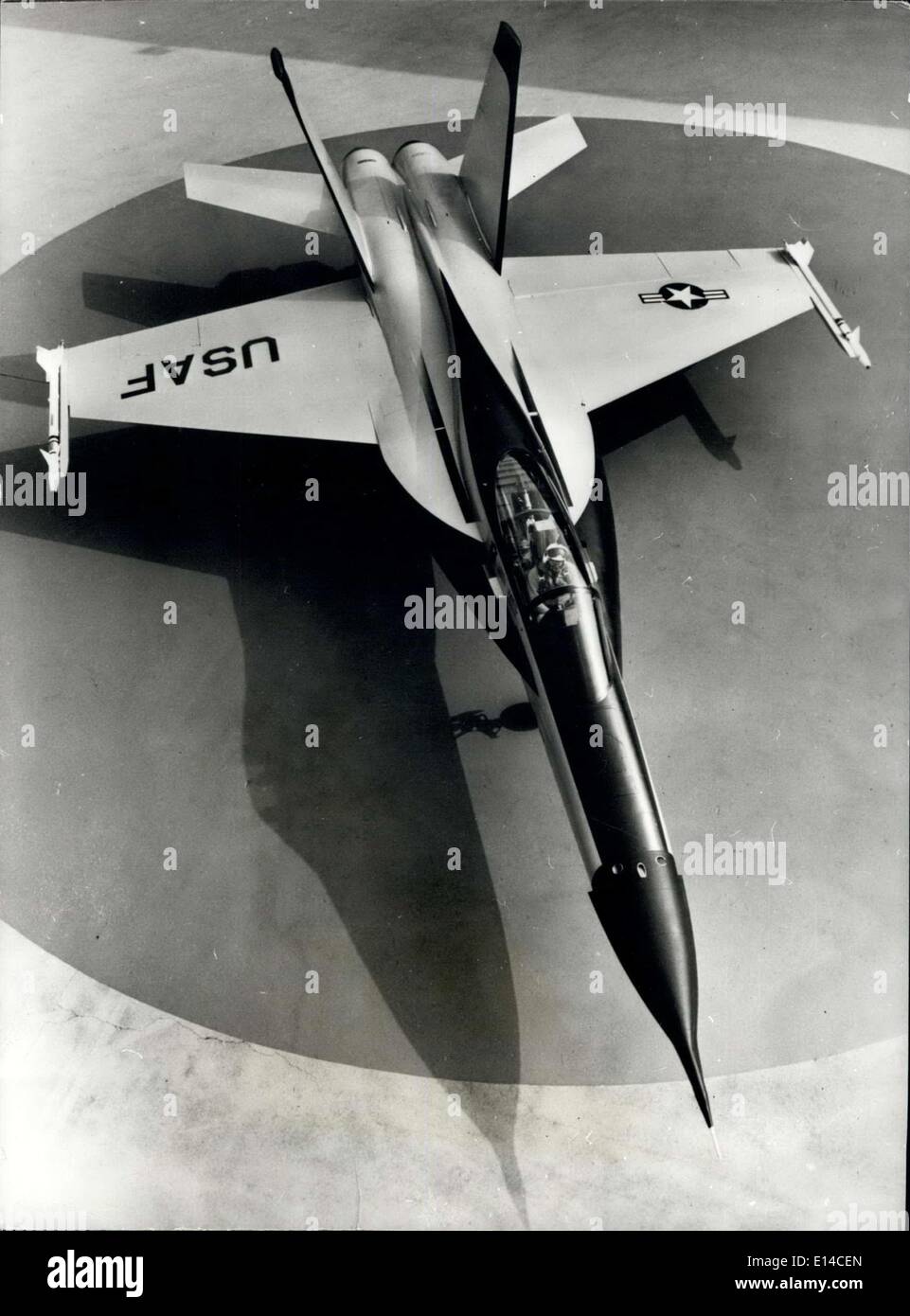 17. April 2012 - Advanced Sobra gibt seinen Einstand ": neueste Avistion Fortschritte wurde in Hawthorne, Kalifornien vorgestellt. Das Handwerk nach nach dem Vorbild der berühmten Cobra taktischen Kämpfer, nennt man eine Northrop YF-17. Es ist zu seinen ersten Testflug bei Edwards Air Force Fall, Kalifornien, als den Beginn einer 12-monatigen Programms zu testen. Herausragendste Merkmal der YF-17 wird sein, dass seine Fähigkeit, 50 Prozent besser als jeder andere Kämpfer im operativen Einsatz Manöver. Es wird als die weltweit fortschrittlichste Kämpfer beschrieben. Stockfoto