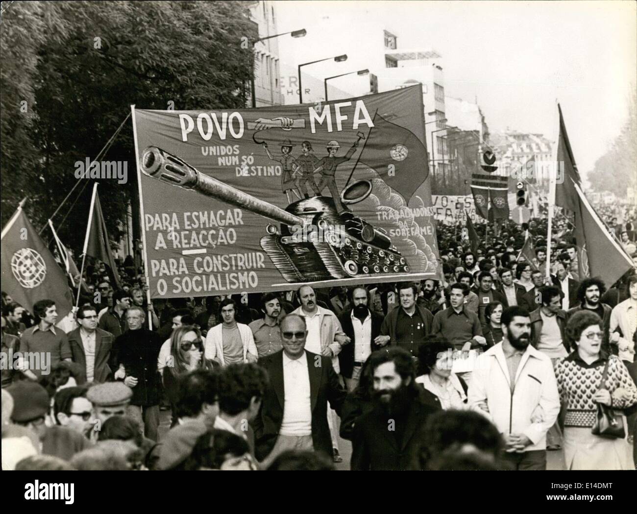 18. April 2012 - Großdemonstration in Lissabon organisiert von '' PCP'' (portugiesischen kommunistischen Partei) um die Mouvement der Armee Kraft MFA unterstützen Stockfoto