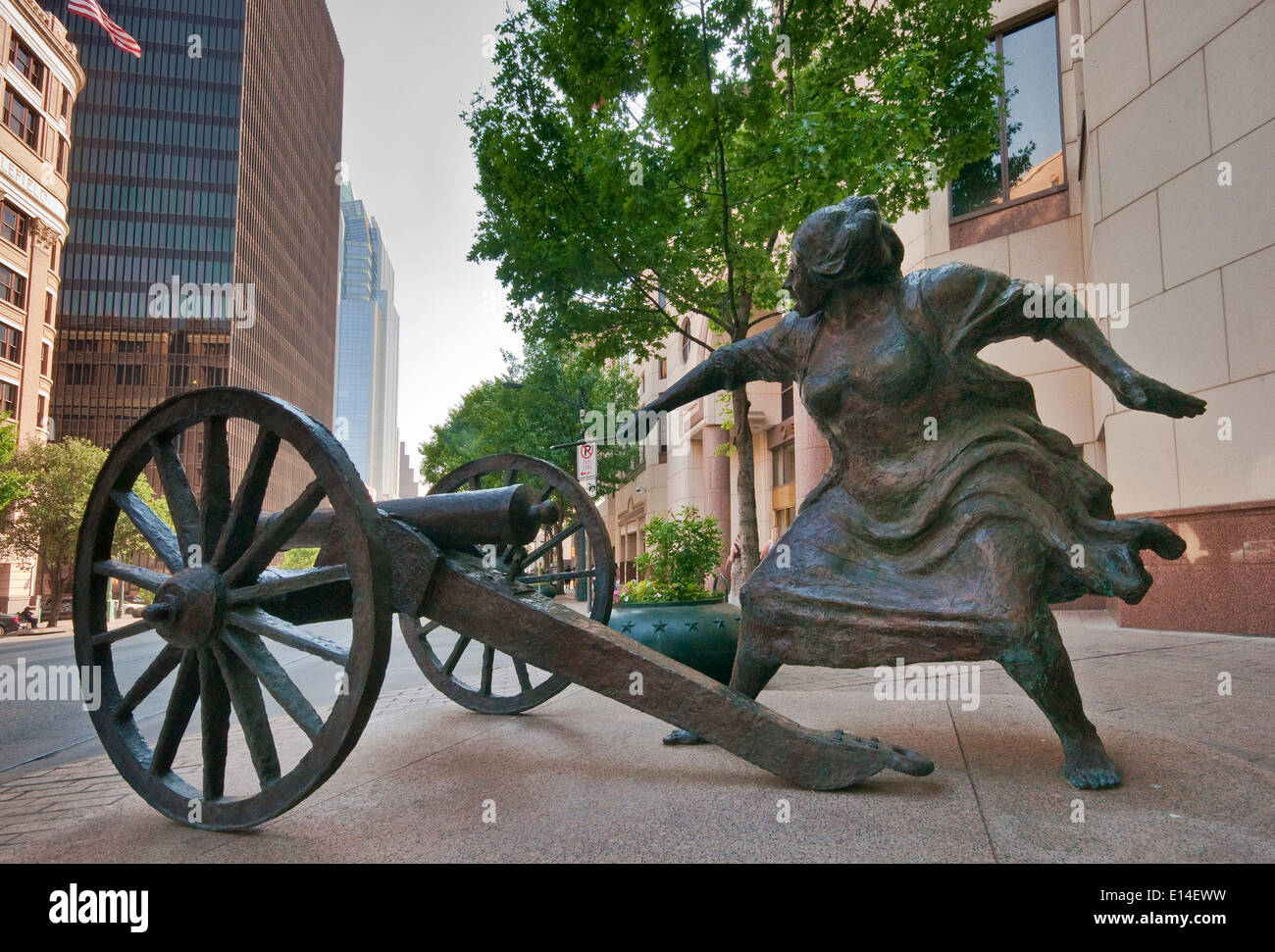 Angelina Eberly Abfeuern einer Kanone ab Archive Krieg des Jahres 1842, Skulptur von Patrick Oliphant Congress Avenue, Austin, Texas Stockfoto