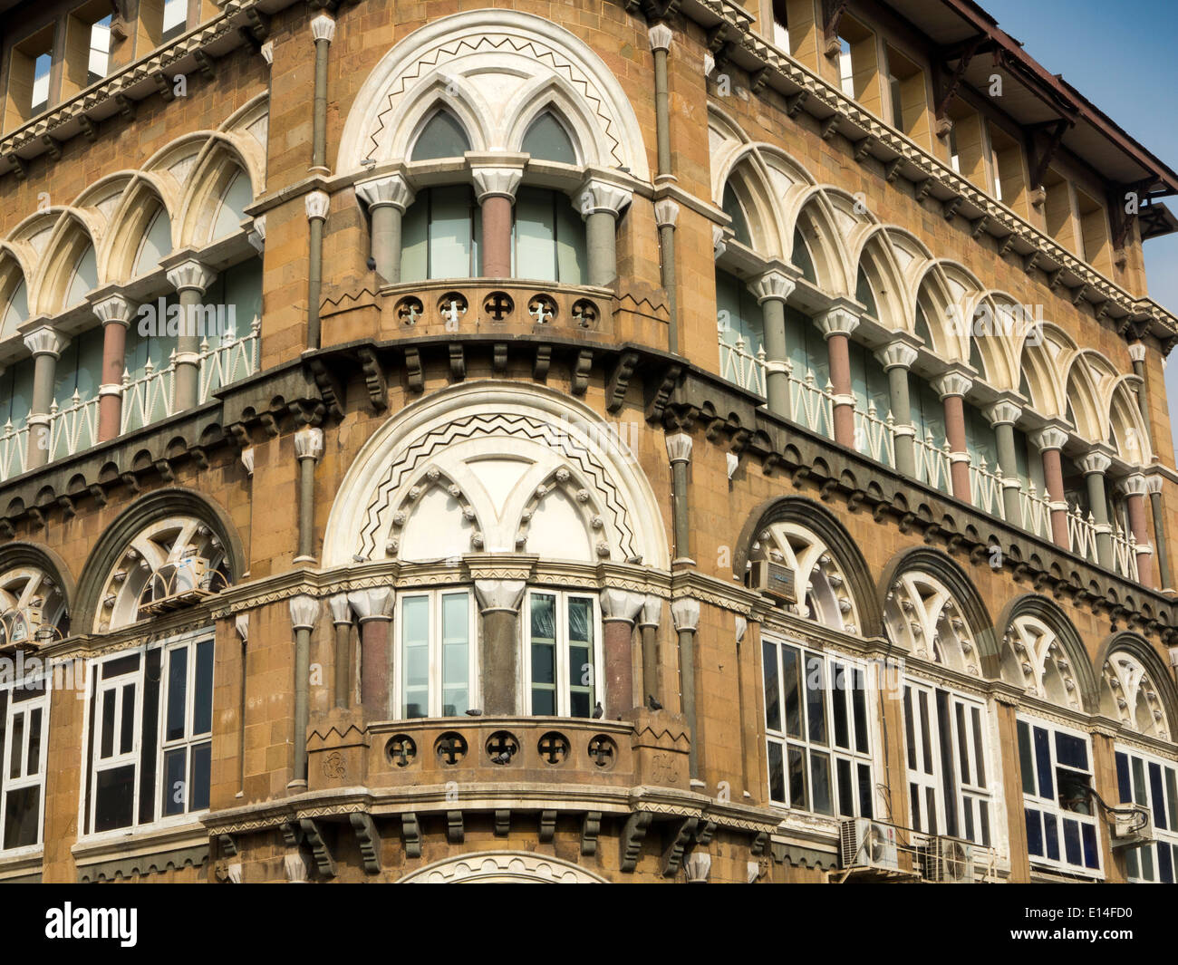 Indien, Mumbai, Fort-Bezirk, Veer Nariman Road, Croma Elektronik Ladenbau, Indo-sarazenischen Architektur Stockfoto