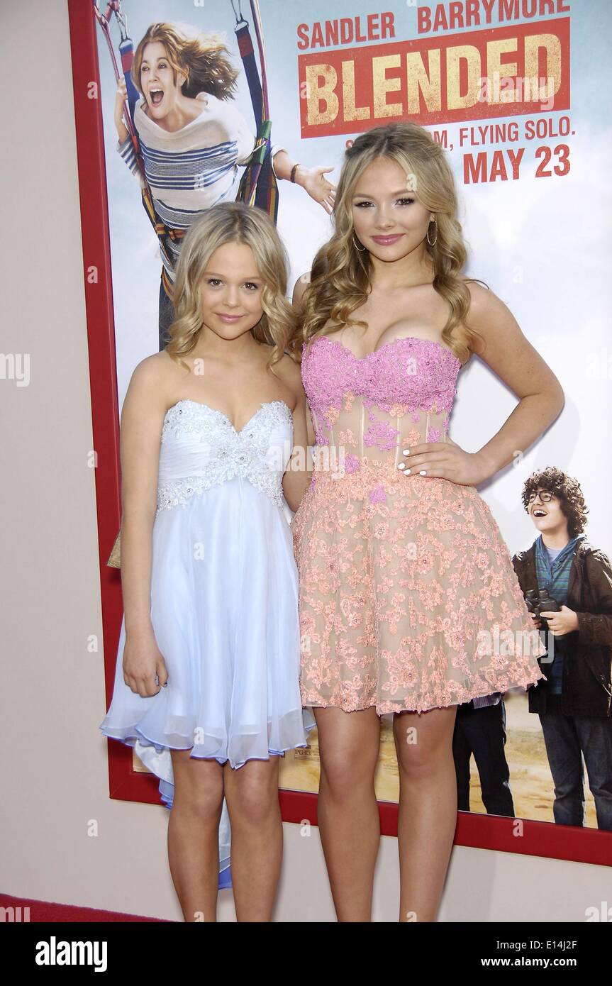 Los Angeles, CA, USA. 21. Mai 2014. Emily Alyn Lind, Natalie Alyn Lind im Ankunftsbereich für BLENDED Premiere, TCL Chinese 6 Sälen (ehemals Grauman), Los Angeles, CA 21. Mai 2014. Bildnachweis: Michael Germana/Everett Collection/Alamy Live-Nachrichten Stockfoto