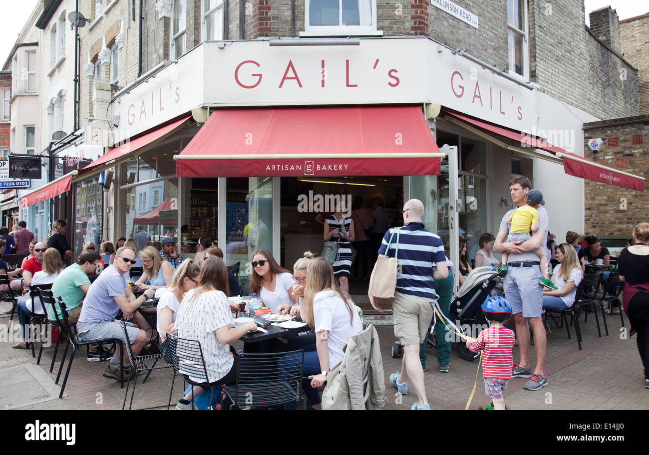 Gail es handwerkliche Bäckerei Northcote Road beschäftigt mit Diners - London-UK Stockfoto