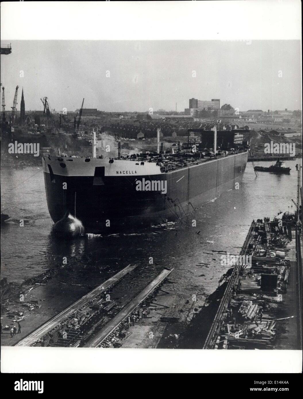 5. April 2012 - neue Öl-Tanker ins Leben gerufen: die 115.000 Tonnen Tanker Nacella am Fluss Tyne in Wallsend, Northumberland, am Donnerstag startete, sie entstand kurz nach ihrem Start am Tyne auf Tyne für die Deutohe Shell A.G. Foto zeigt die Nacella gesehen. Stockfoto