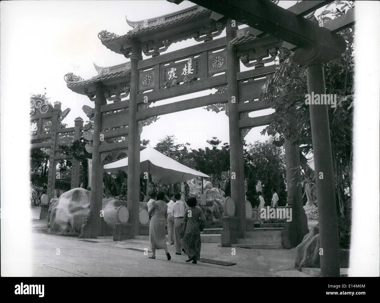 18. April 2012 - In den fabelhaften Tiger Balm Memorial Gardens, Singapur: Es dauert Stunden, alle Tableaus und Größen zu prüfen. Die Gärten sind voll von faszinierenden orientalischen Torbögen und Tore. Stockfoto