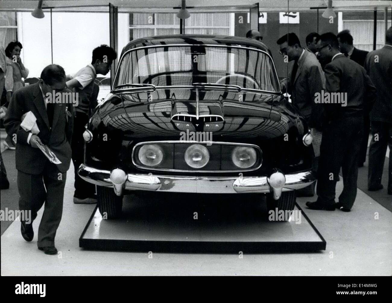 5. April 2012 - Tokyo Trade fair öffnet: Tschechoslowakei der neuesten Auto '' Tatra'' auf Ausstellung auf der Tokio Messe, die gestern eröffnet hat 3 vorderen Scheinwerfer. Die Messe ist offen für 18 Tage bei Harumi und umfasst 213,000 qm. Stockfoto