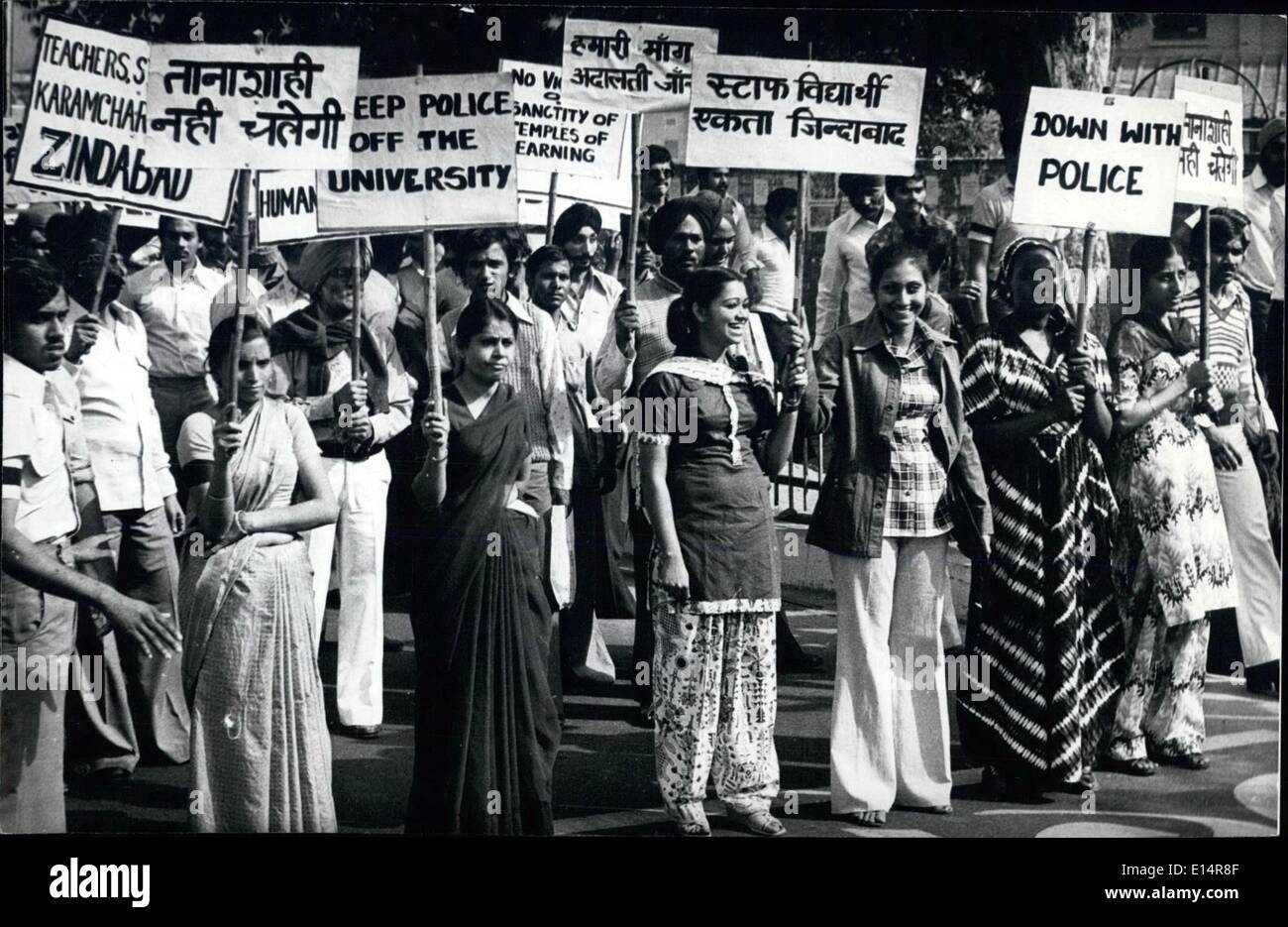 18. April 2012 - Polizei Khalsa College-Studenten marschieren, die Raj Bhawan in einer friedlichen Prozession zum protest gegen-Eintrag in der Delhi Universitätscampus-Hochschulen in Delhi am Mittwoch - 14. November 1979. Stockfoto