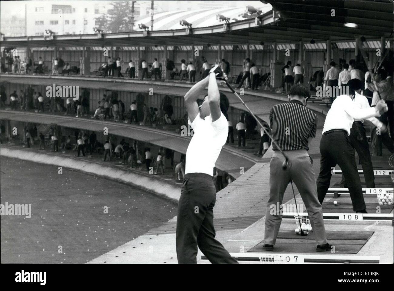 18. April 2012 - Golf-Enthusiasten im Shiba Park, Tokio. Stockfoto