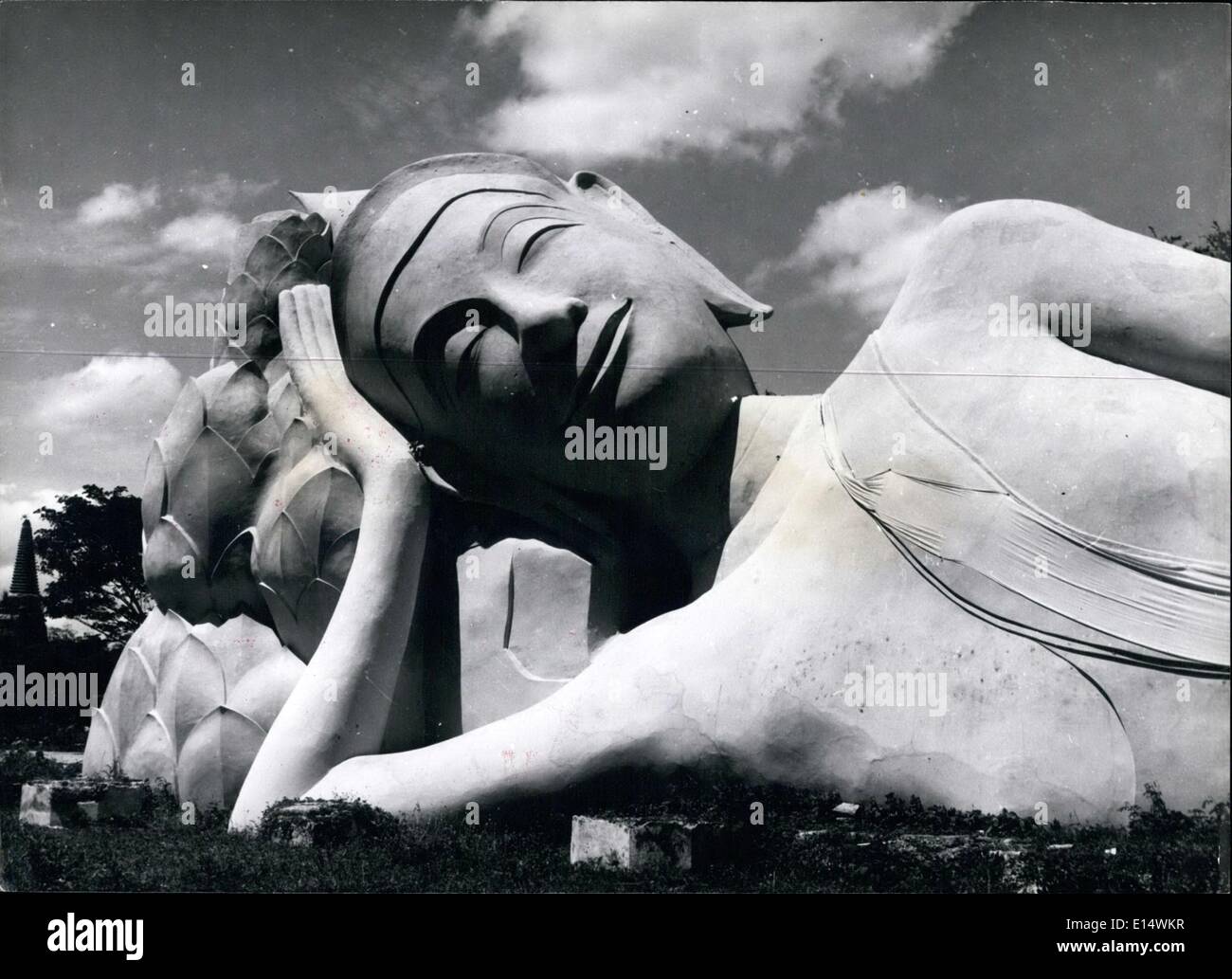 18. April 2012 - Reclining Buddha: Giant reclining Buddha ist mit Blattgold überzogen. P Stockfoto
