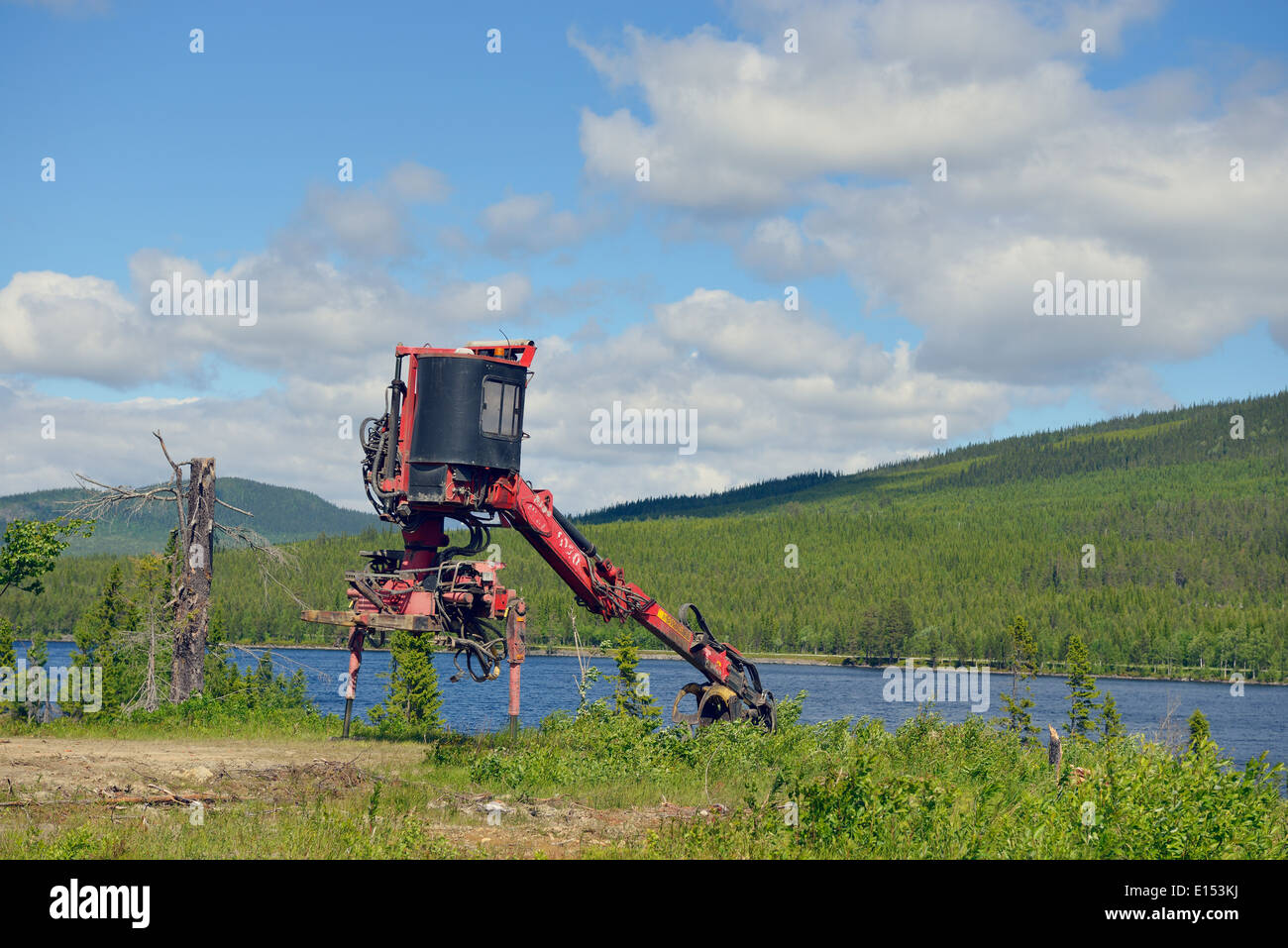 Schweden, Gaeddede, Lumbering Maschine auf Vildmarksvaegen Stockfoto