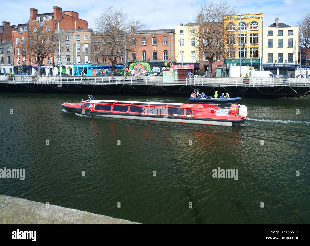 Geist der Docklands Tour Boot auf dem Fluss Liffey Dublin Stockfoto