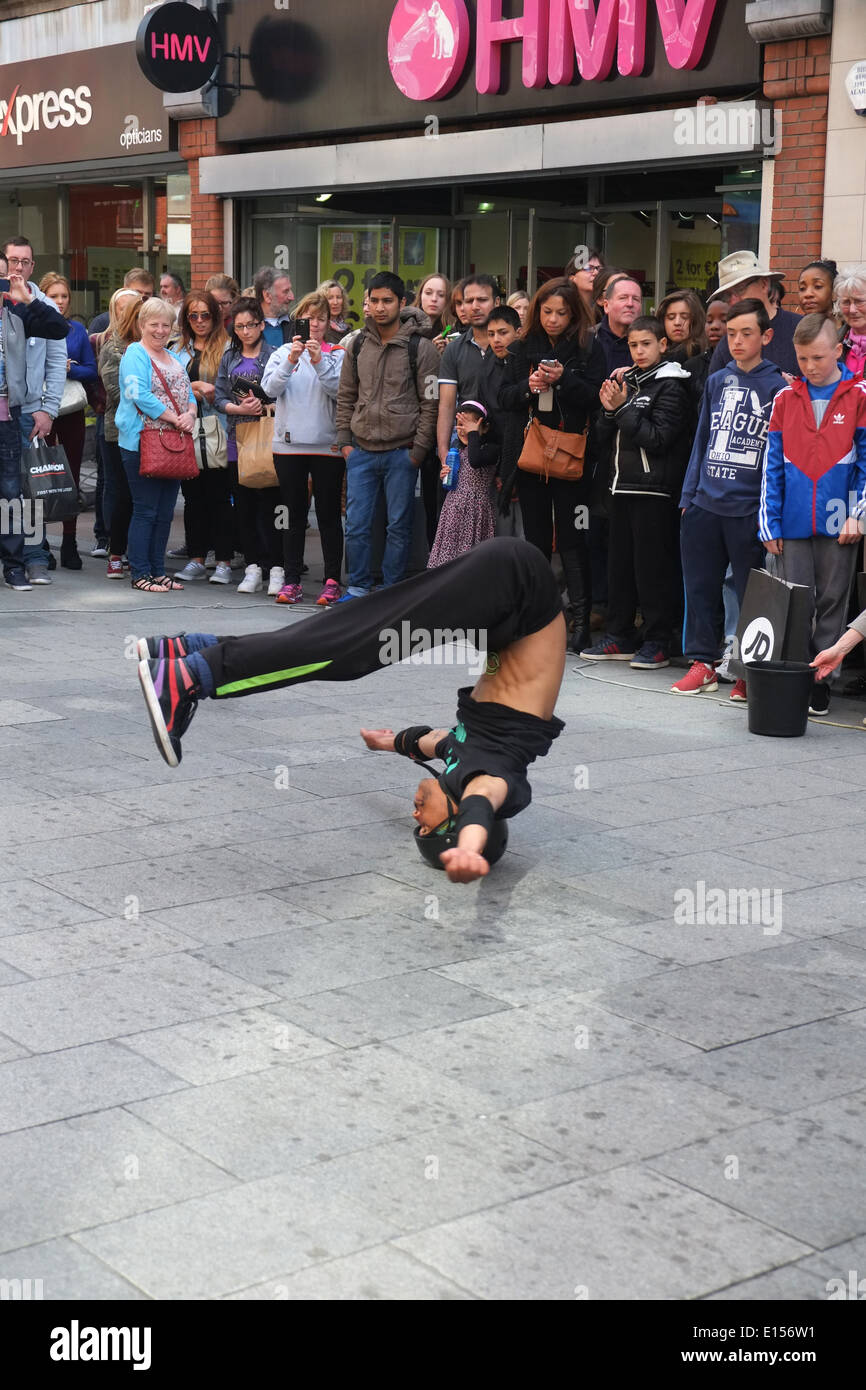 Breakdancer Henry Street in Dublin Stockfoto