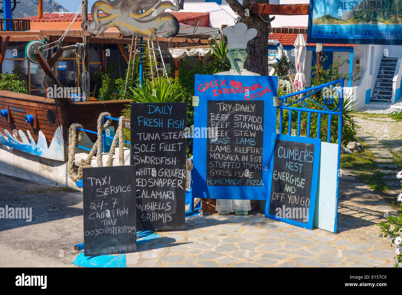 Tafel Menü Zeichen außerhalb griechisches restaurant Stockfoto