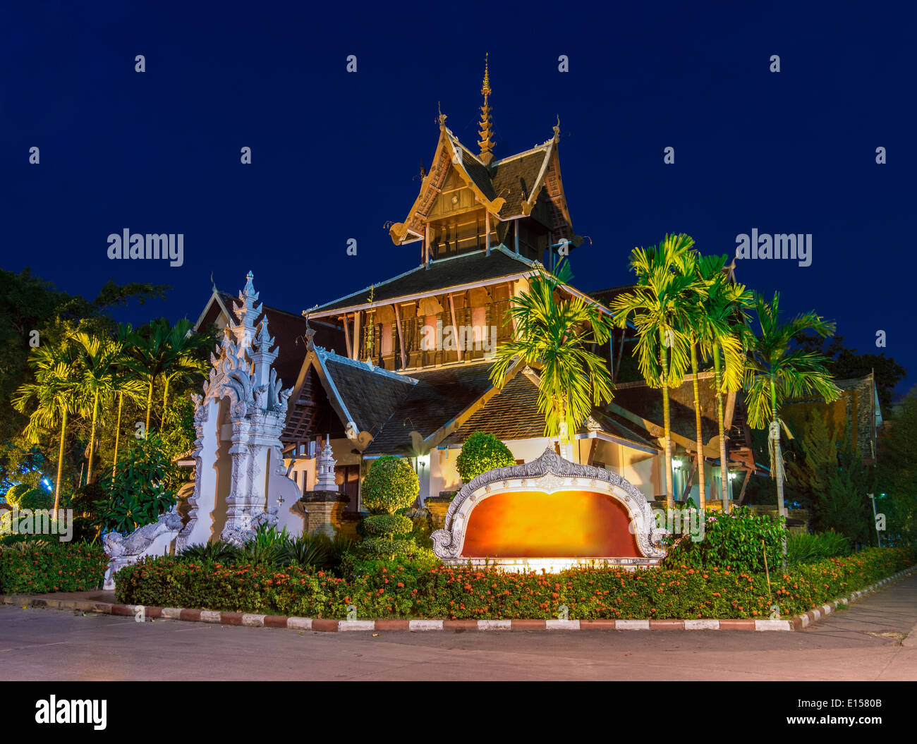 Buddhistische Architektur am Abend, Chiang Mai, Thailand Stockfoto