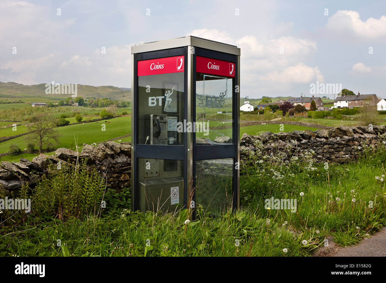 BT-kx200 Telefon box in ländlicher Lage in Cumbria uk Stockfoto