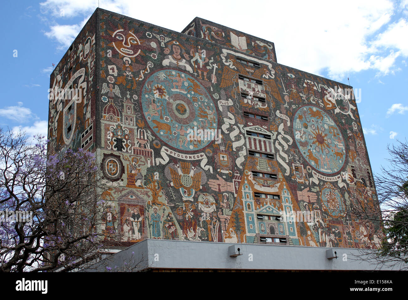 Das Wandbild an der Außenseite der UNAM Bibliothek, World Heritage Site, Mexiko-Stadt Stockfoto