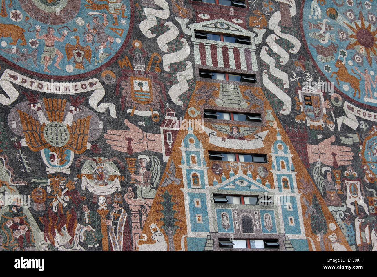 Detail des Wandbildes auf der Außenseite der UNAM Bibliothek, World Heritage Site, Mexiko-Stadt Stockfoto