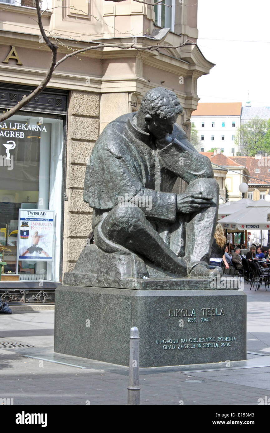 Nikola Tesla-Skulptur in Zagreb, Kroatien. Das Denkmal wurde vom Bildhauer Ivan Mestrovic entworfen. Stockfoto