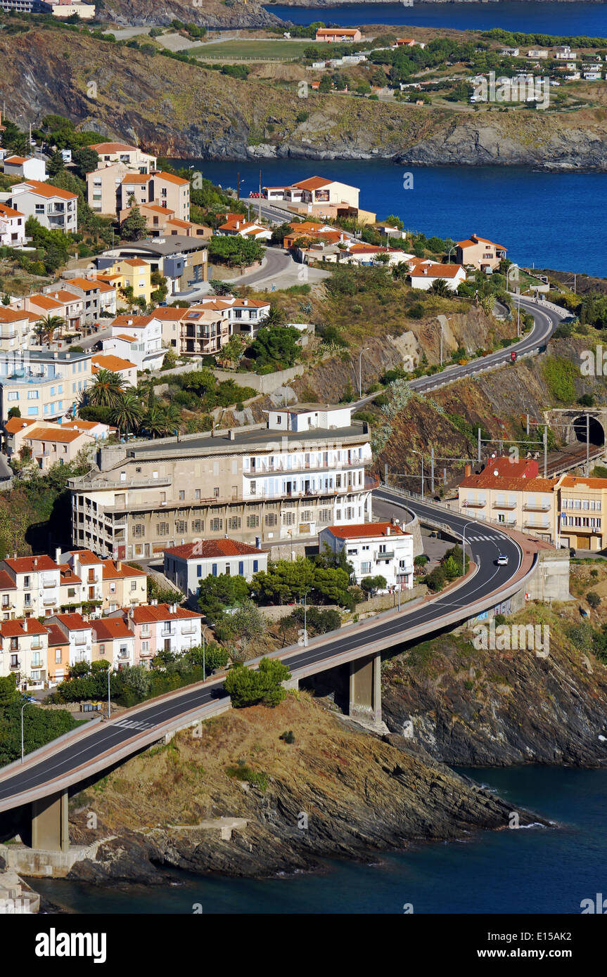 Küstenstraße im Dorf von Cerbere, Cote Vermeille, Pyrenäen Orientales, Mittelmeer, Roussillon, Frankreich Stockfoto