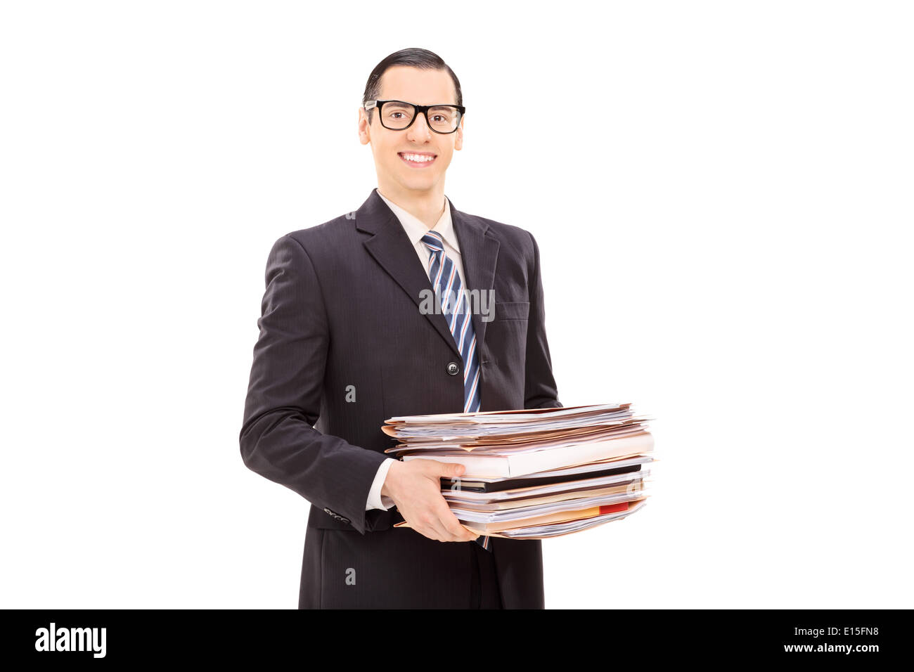 Lächelnde Geschäftsmann hält einen Stapel von Dokumenten Stockfoto