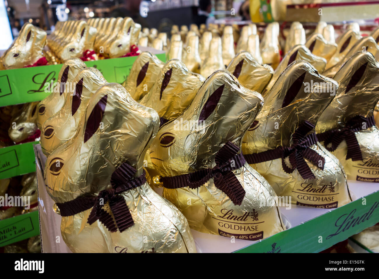Lindt Schokolade Ostern Hase Palette in einem Geschäft Stockfoto