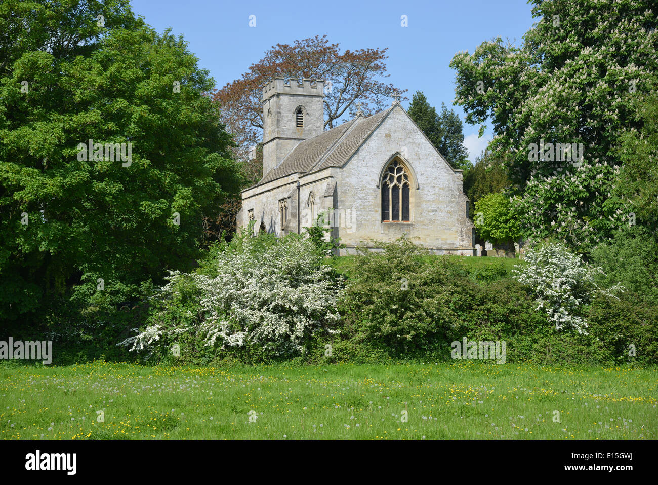 Heilig-Kreuz-Kirche, Shipton auf Cherwell, Oxfordshire steht am Ufer des Oxford-Kanal Stockfoto