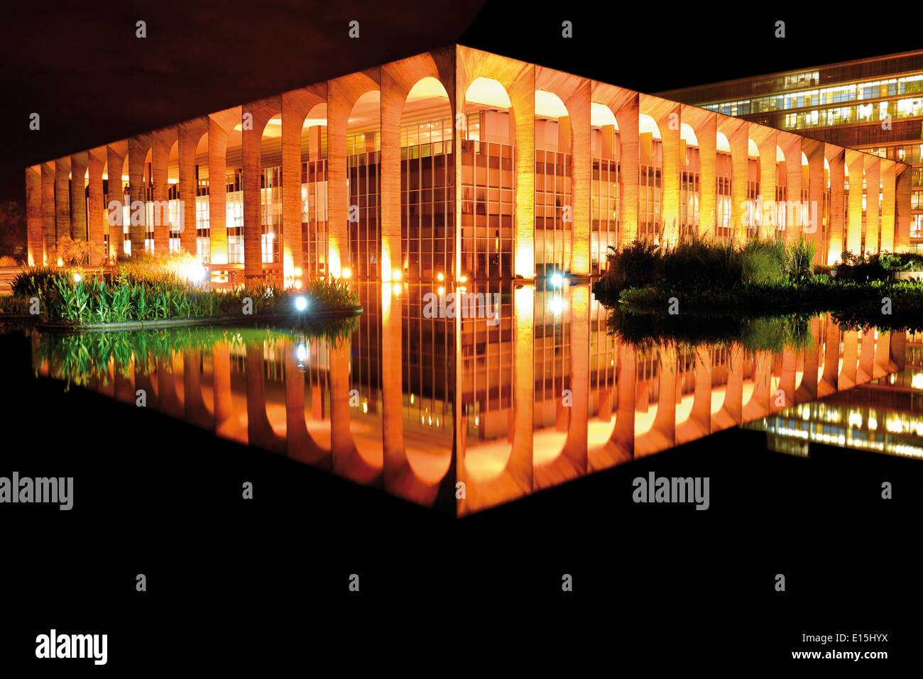 Brasilien, Brasilia: Itamaraty Palace bei Nacht Stockfoto