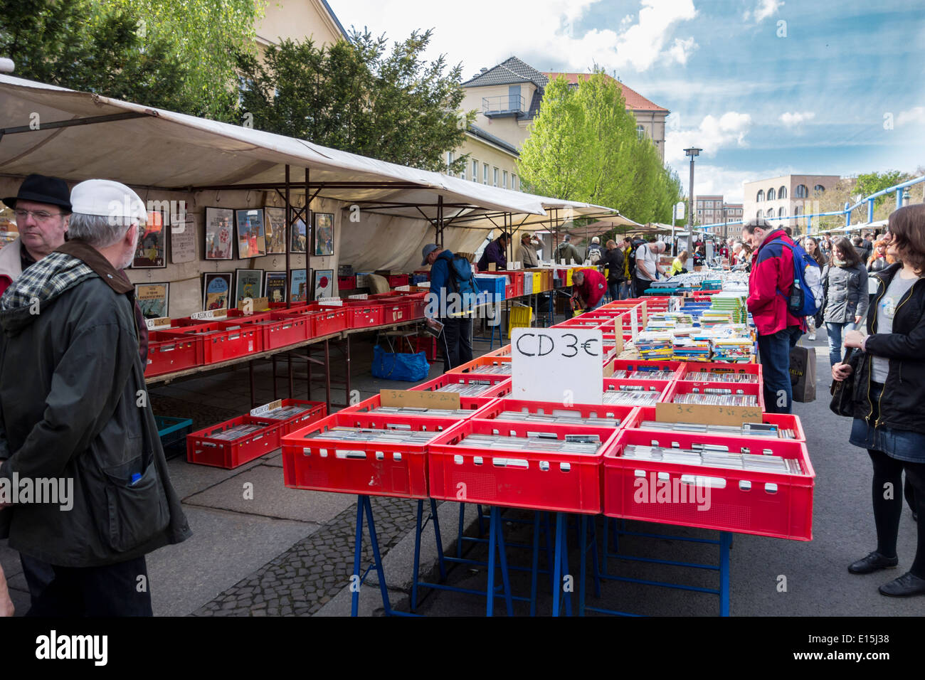 Antik Und Buchmarkt bin Bodenmuseum, Antiquitäten und Bücher-Flohmarkt in Berlin, Deutschland Stockfoto