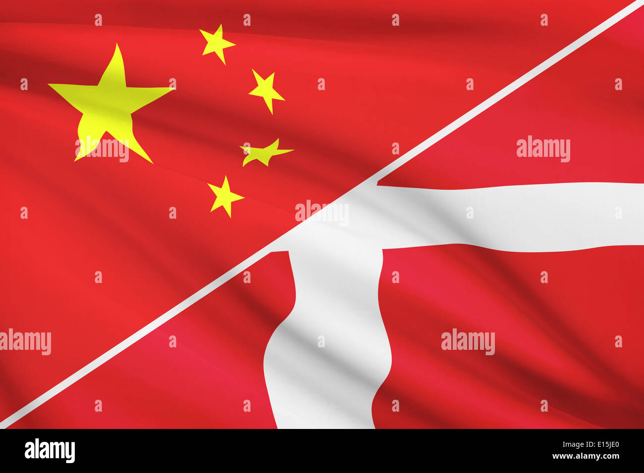 Flaggen von China und Königreich Dänemark im Wind wehen. Teil einer Serie. Stockfoto