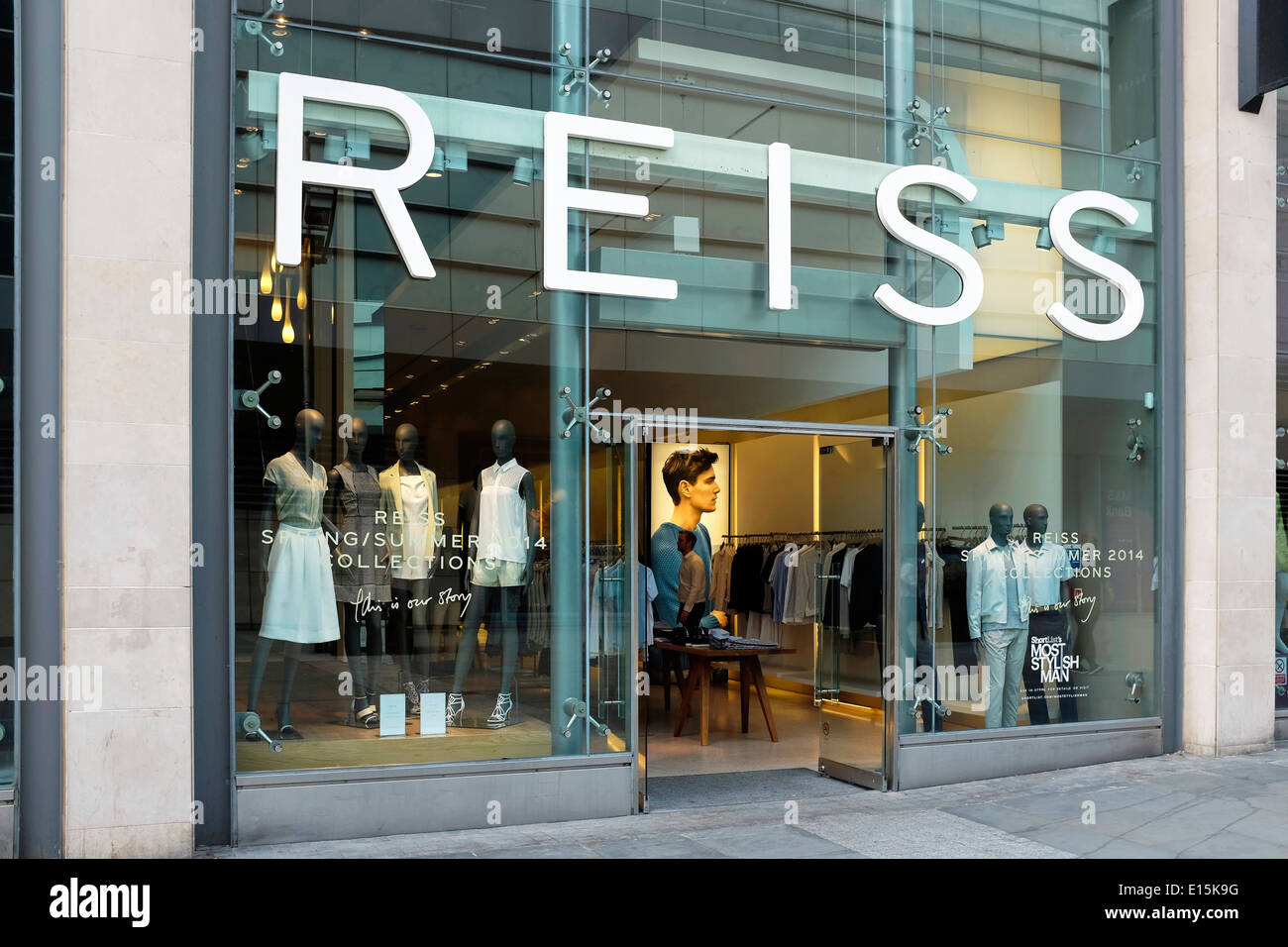 Reiss-Ladenzeile im Stadtzentrum von Manchester UK Stockfoto