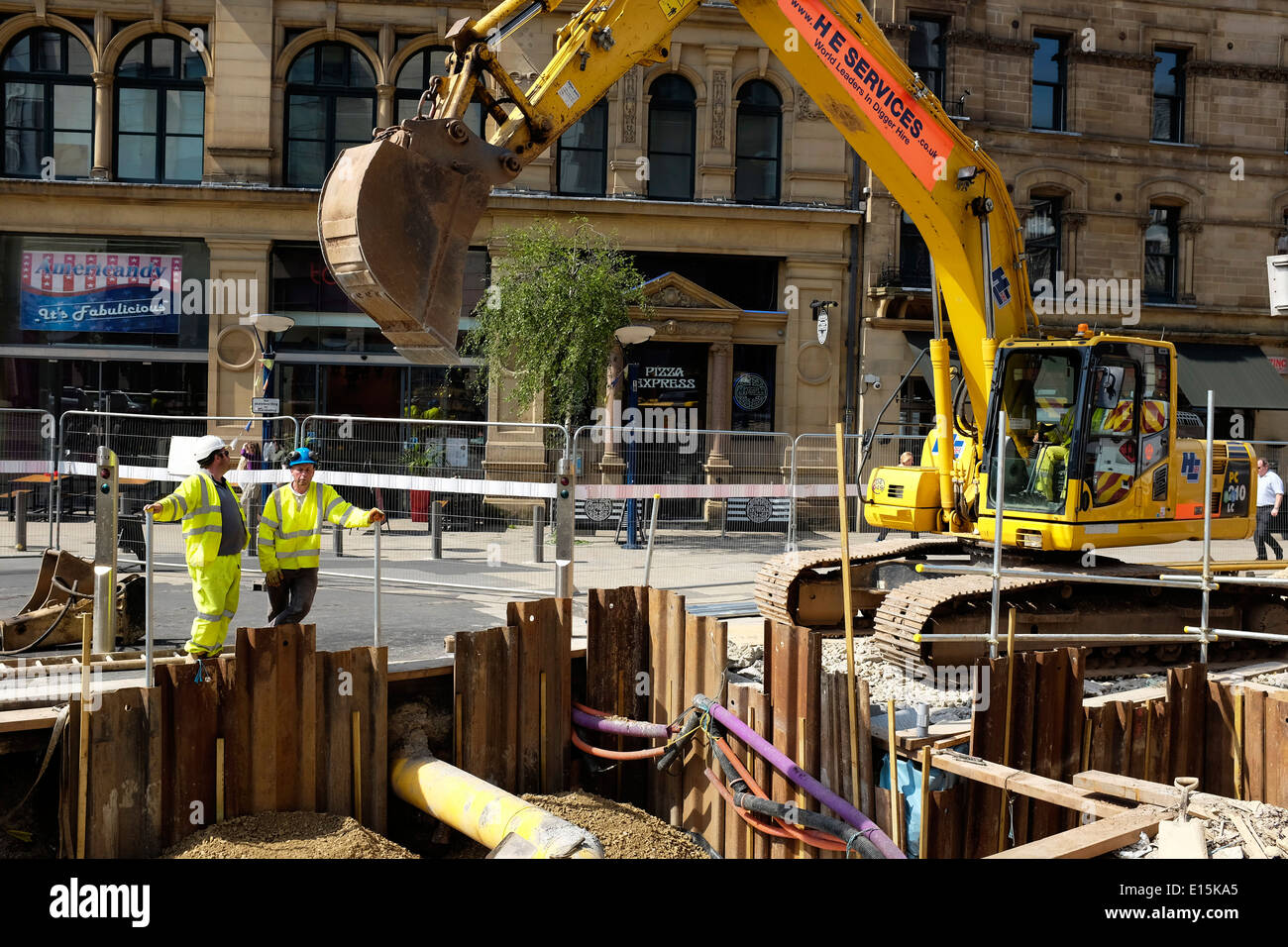 Dienstprogramme arbeitet im Stadtzentrum von Manchester UK Stockfoto