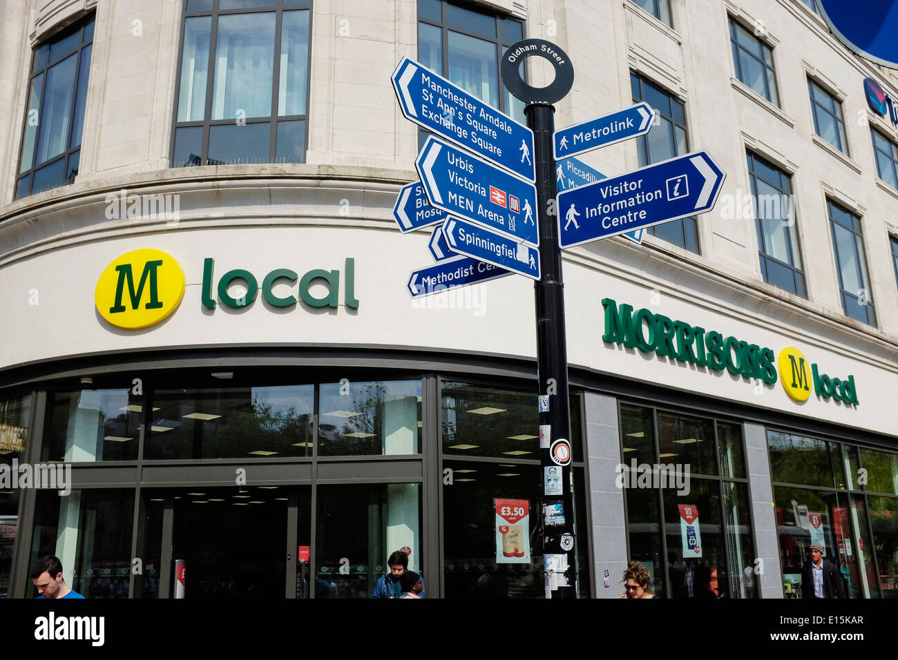 Morrisons M lokalen Speicher in Manchester Piccadilly Gardens UK Stockfoto