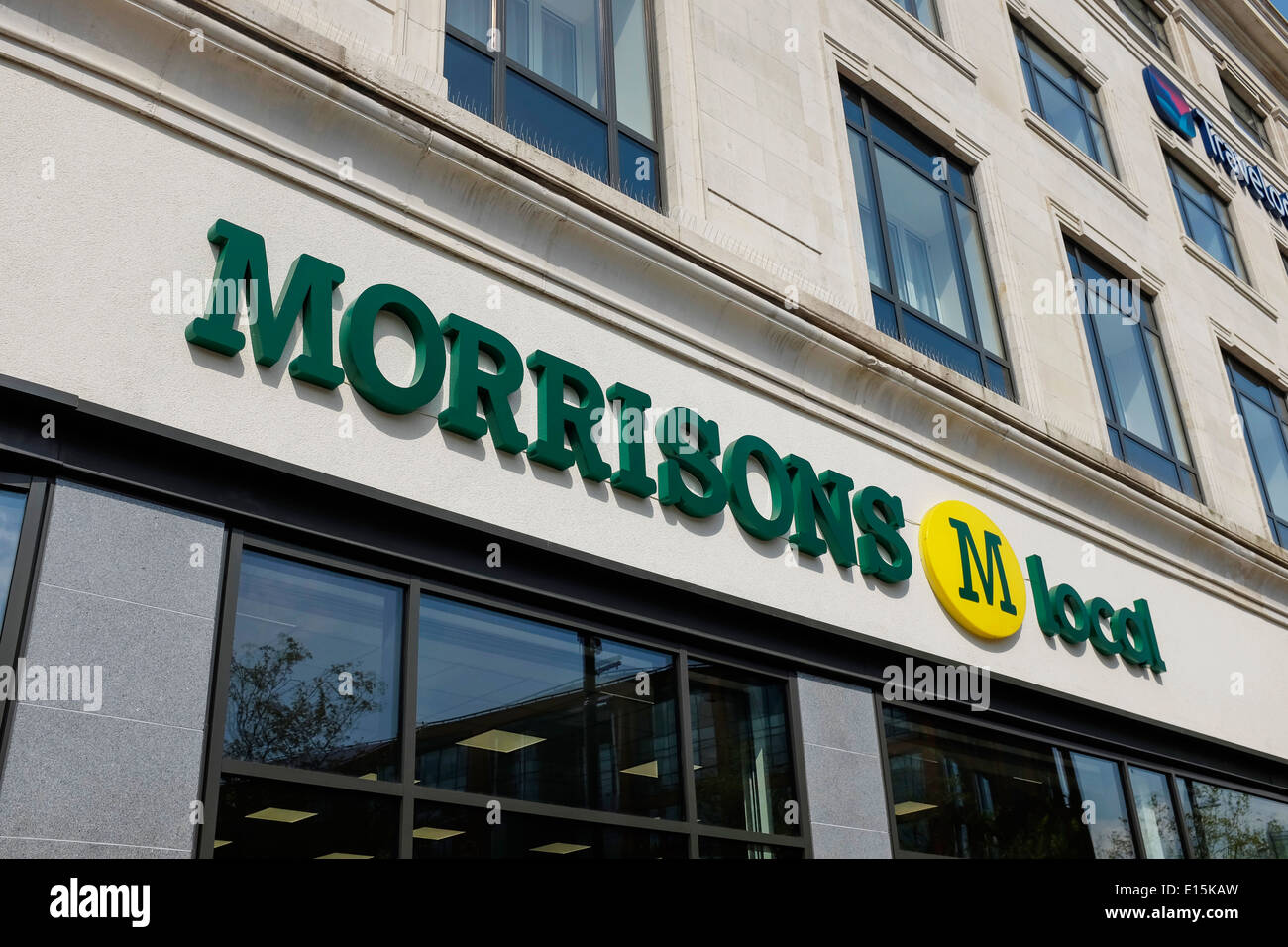 Morrisons M lokalen Store anmelden Manchester Piccadilly Gardens UK Stockfoto