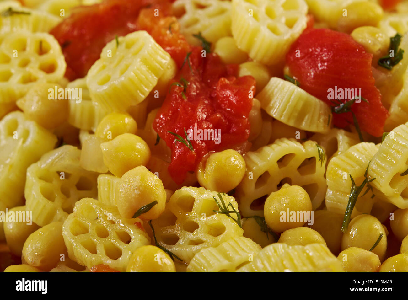 Pasta e Ceci - italienische Pasta Rotelle und Kichererbsen Stockfoto