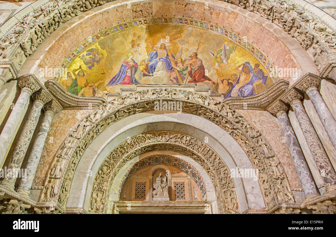 Venedig - Exterieur-Mosaik aus st.-Markus-Kathedrale über dem Hauptportal. Jesus, der König Stockfoto