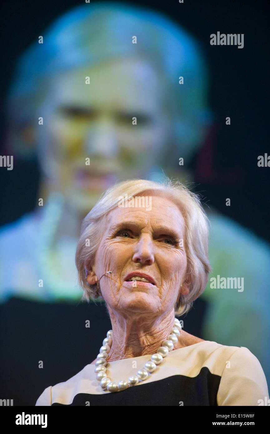 Hay on Wye, Wales UK, Freitag 23. Mai 2014 MARY BERRY am 2. Tag der 2014 Hay Festival sprechen, Powys, Wales UK Credit: Jeff Morgan/Alamy Live News Stockfoto