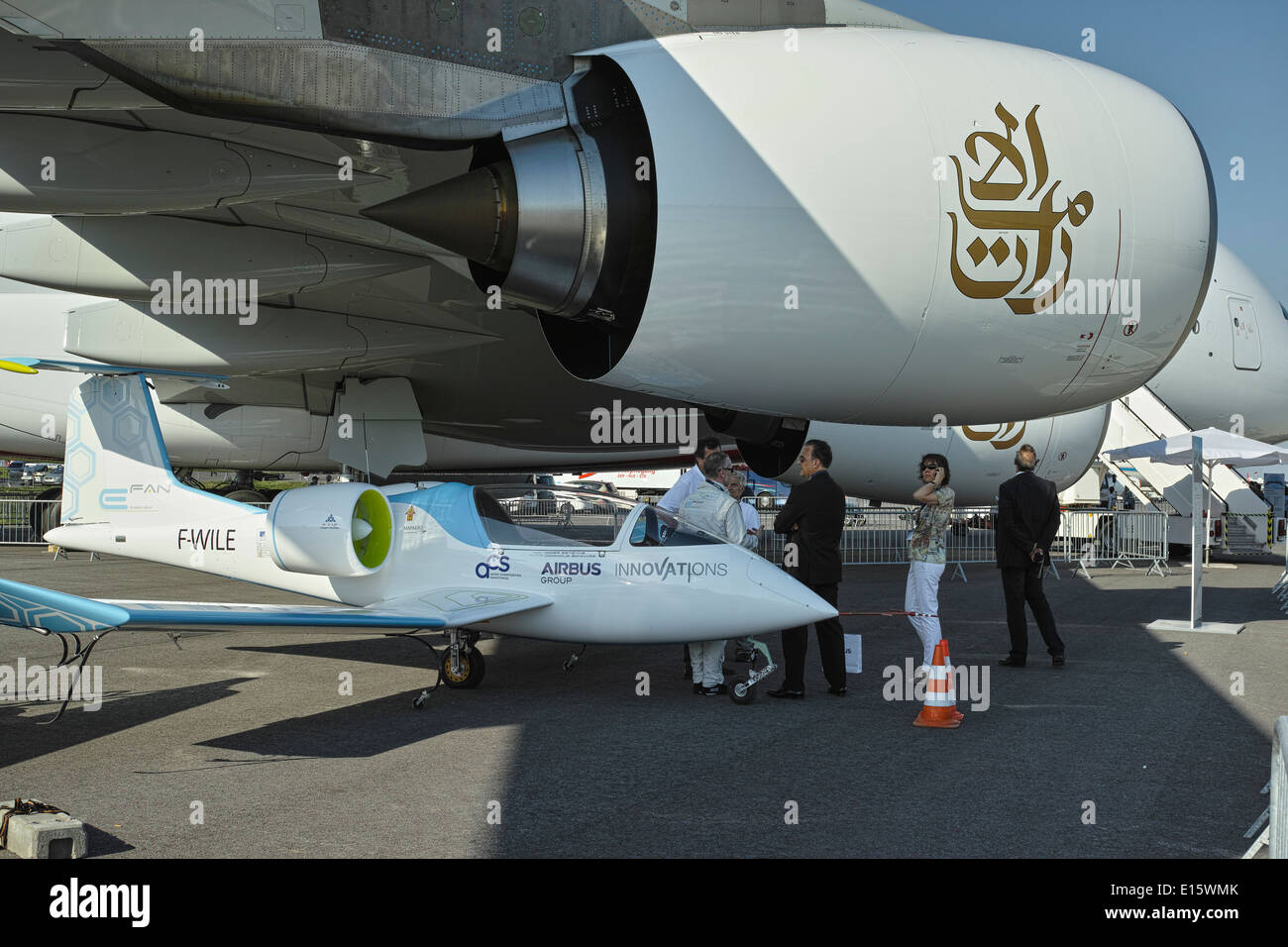 E-Fan - das erste volle elektrische Flugzeug der "Airbus Gruppe Innovationen". Twogether mit Airbus a-380 ausgestellten ILA Airshow 2014. Stockfoto