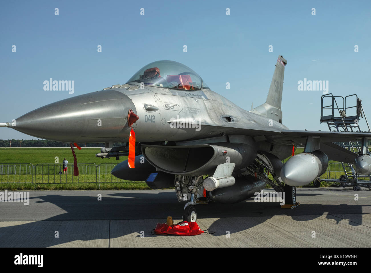 Lockheed Martin F-16CJ von der US Air Force auf dem Display. Stockfoto