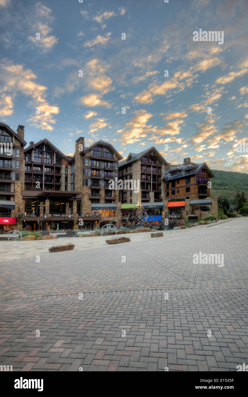 Sonnenaufgang am Vail Dorfstraße, Vail, Colorado Stockfoto