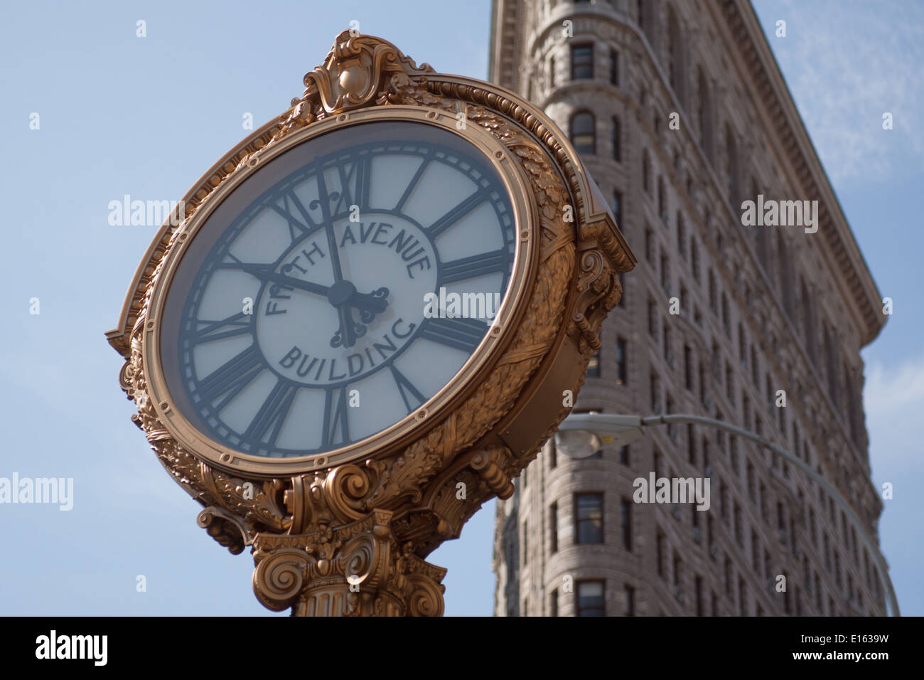 Die 1909 Cast Iron Street Uhr bei 200 Fifth Avenue NYC Stockfoto