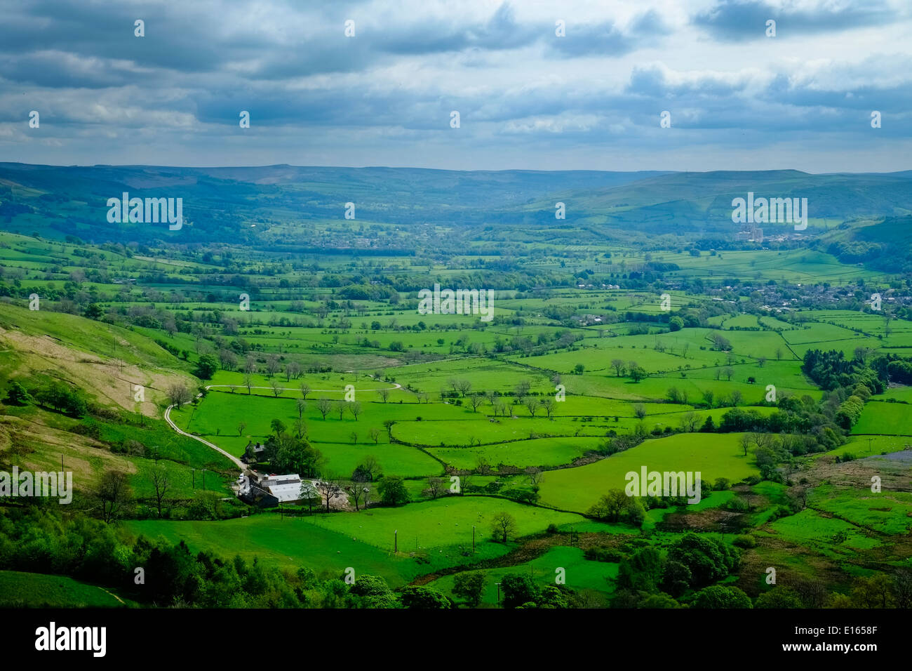 Blick auf die Hope Valley, Peak District National Park, Derbyshire, England, Mai Stockfoto