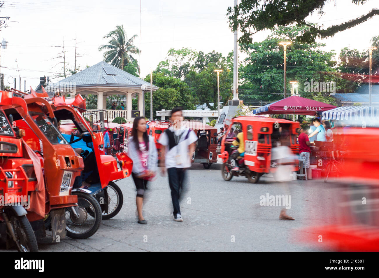 Dreirad-taxis in der Innenstadt von Butuan, Mindanao, Philippinen Stockfoto