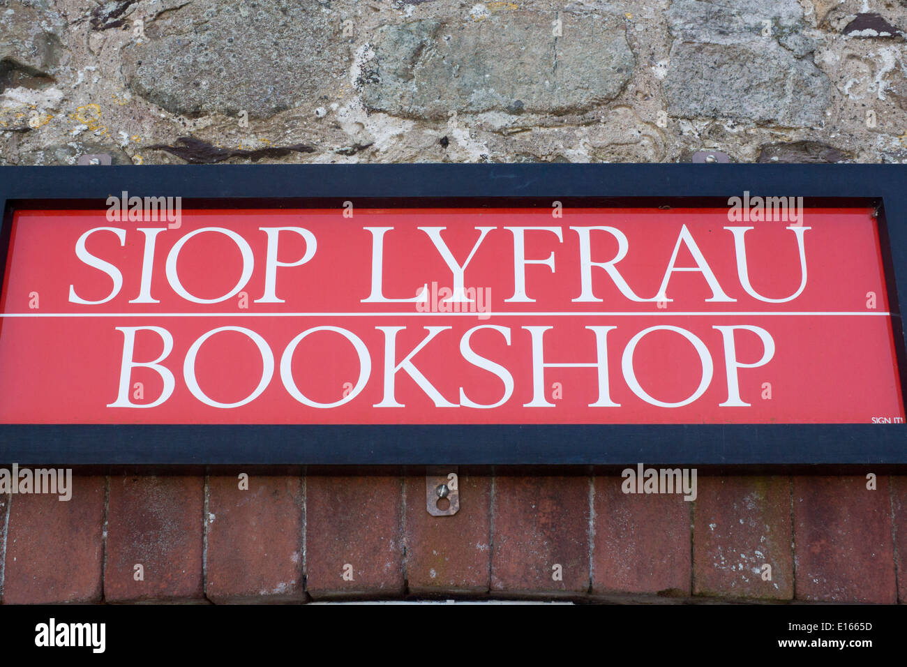 SIOP Lyfrau Buchhandlung zweisprachige Walisisch und Englisch Buchhandlung unterzeichnen St Davids Pembrokeshire Wales UK Stockfoto