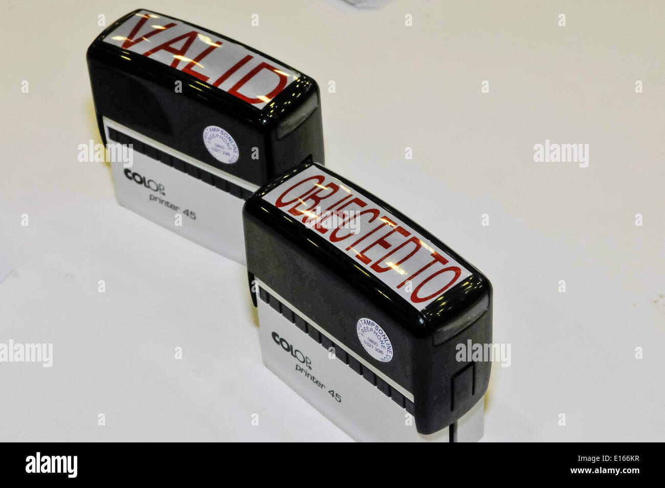 Newtownabbey, Nordirland. 23 Mai 2014 - Stempel "Gültig" markieren und "Gegen" Abstimmung bei den Gemeinderatswahlen in Nordirland Credit rutscht: Stephen Barnes/Alamy Live News Stockfoto