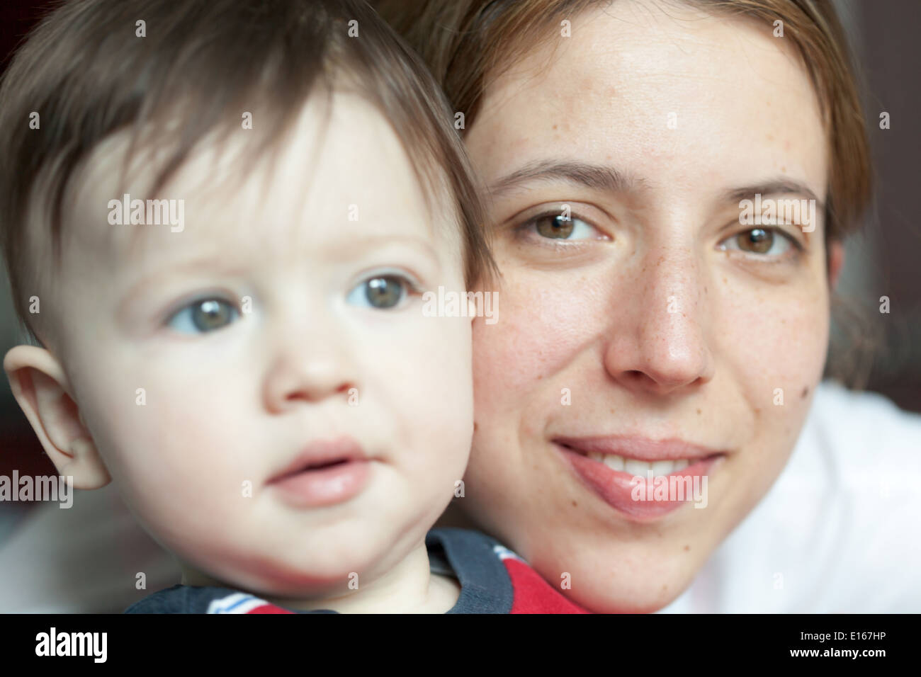 Nahaufnahme einer Frau und ihren Sohn lächelnd Stockfoto