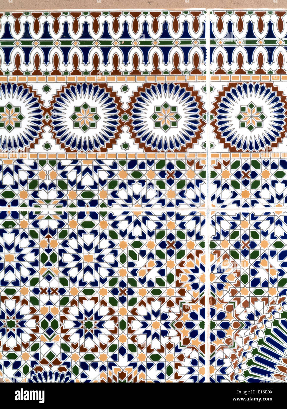 Detail der marokkanischen Wandfliesen hautnah Stockfoto