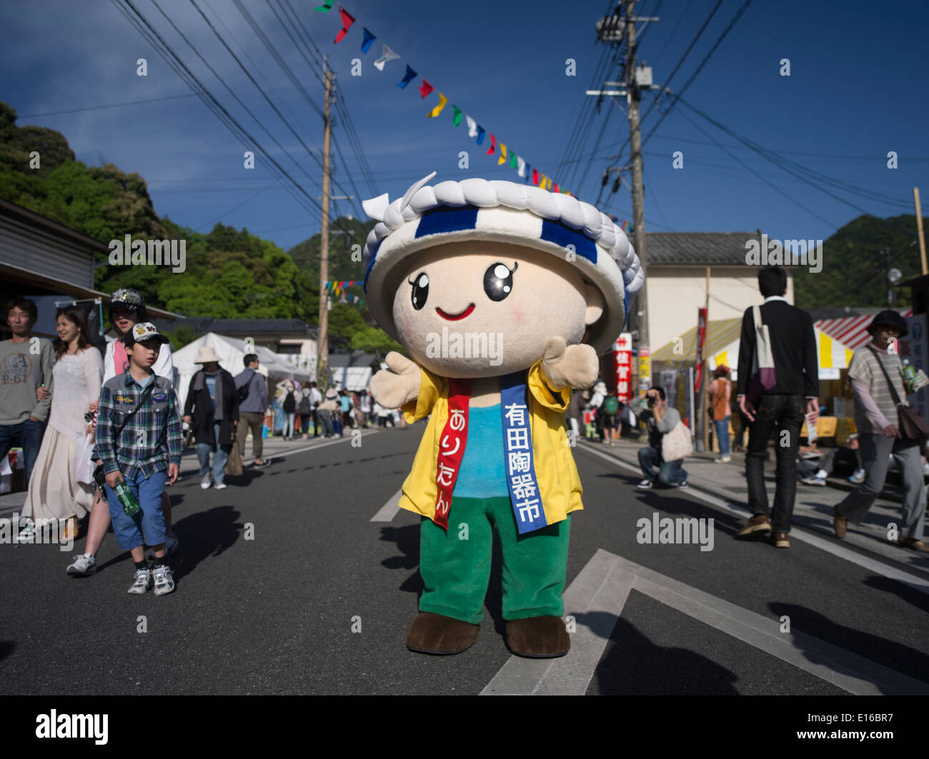 Maskottchen der Arita Porzellan Fair, statt über Golden Week in Arita, Präfektur Saga, Japan. Stockfoto