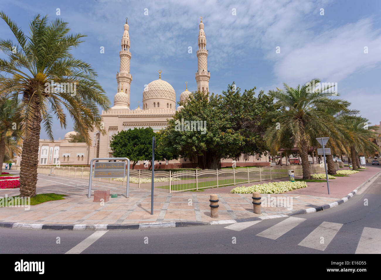 Jumeirah Moschee, ein herrliches Beispiel moderner islamischer Architektur, Dubai, Vereinigte Arabische Emirate Stockfoto